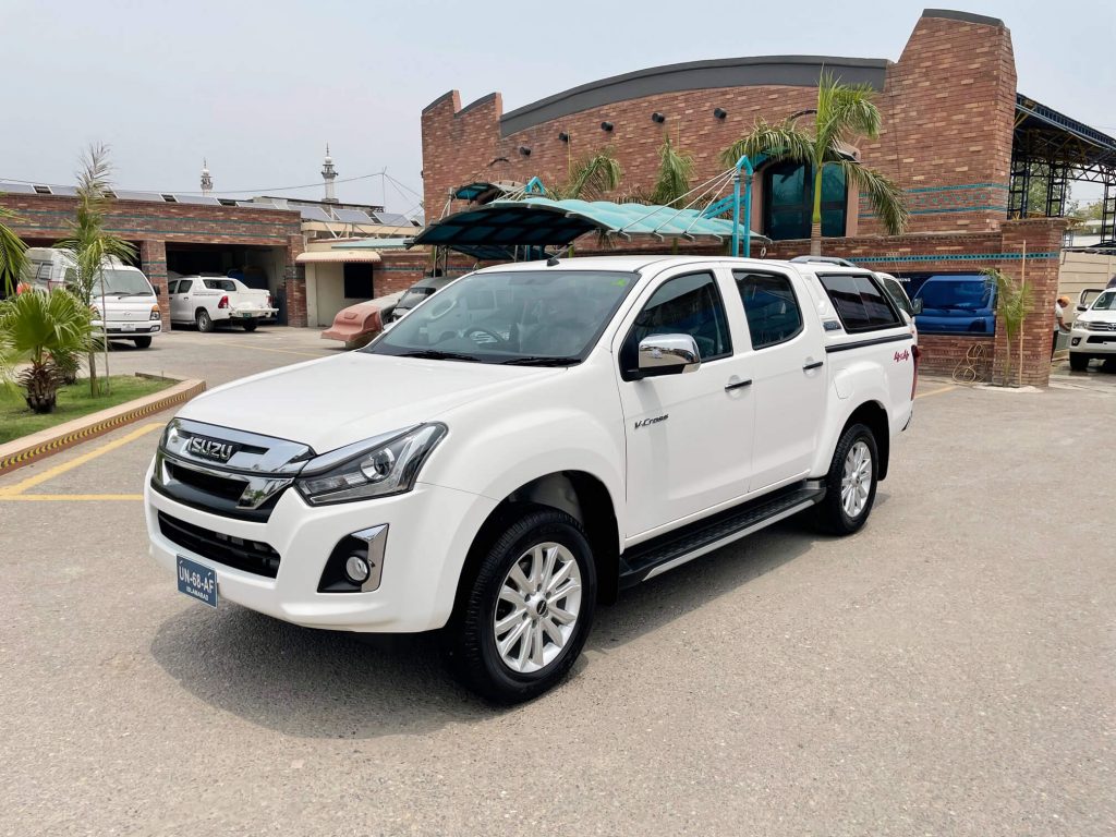 M3 Flat Roof Canopy on ISUZU D-Max