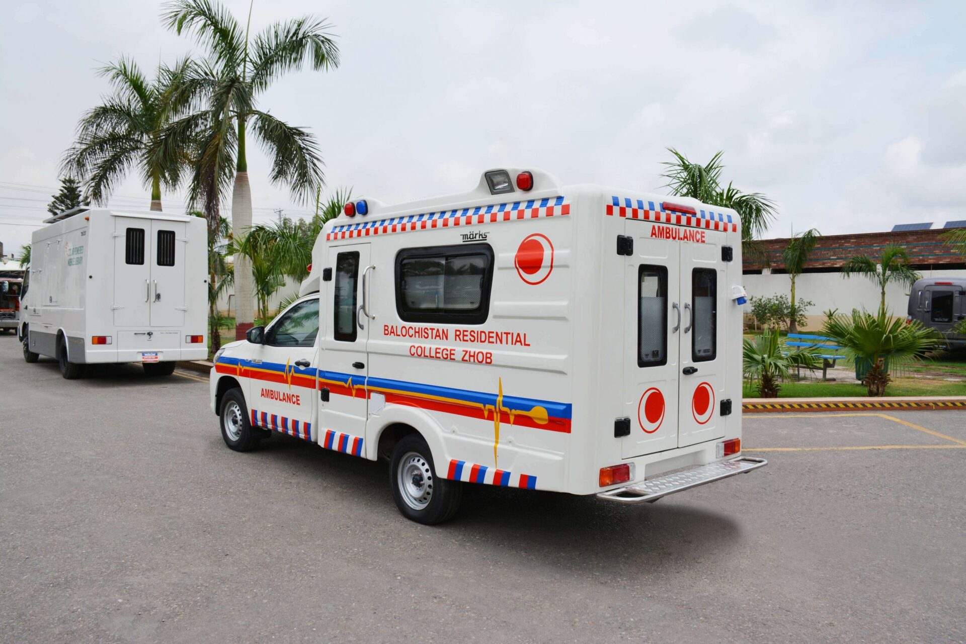 Hilux ambulance (double door deckless)